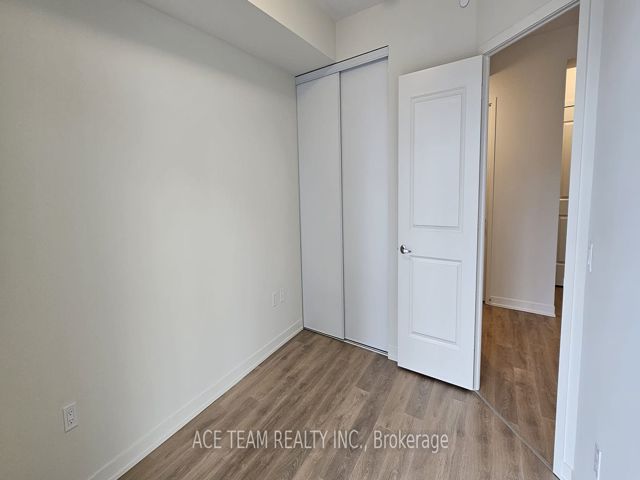 1001 - 38 Annie Craig Dr