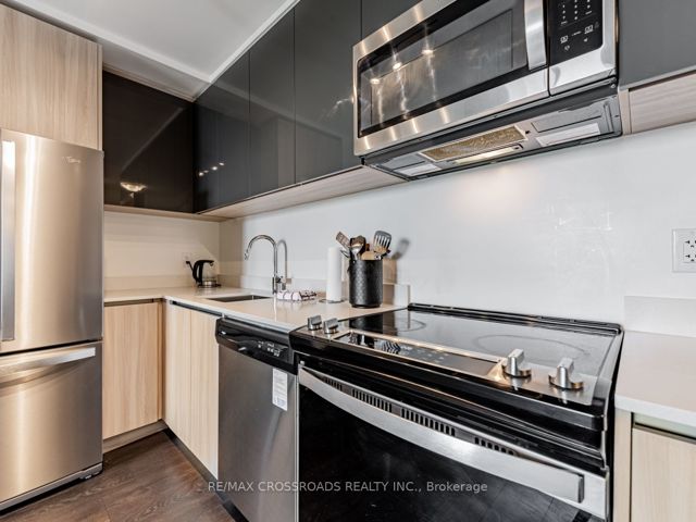 427 - 3100 Keele St