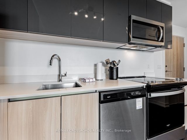 427 - 3100 Keele St