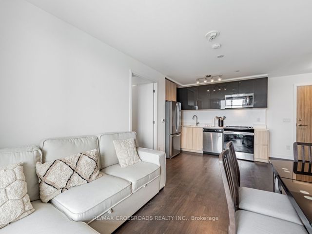 427 - 3100 Keele St