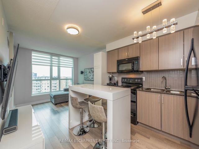 802 - 80 Esther Lorrie Dr