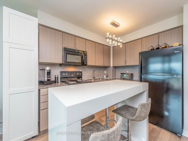 802 - 80 Esther Lorrie Dr