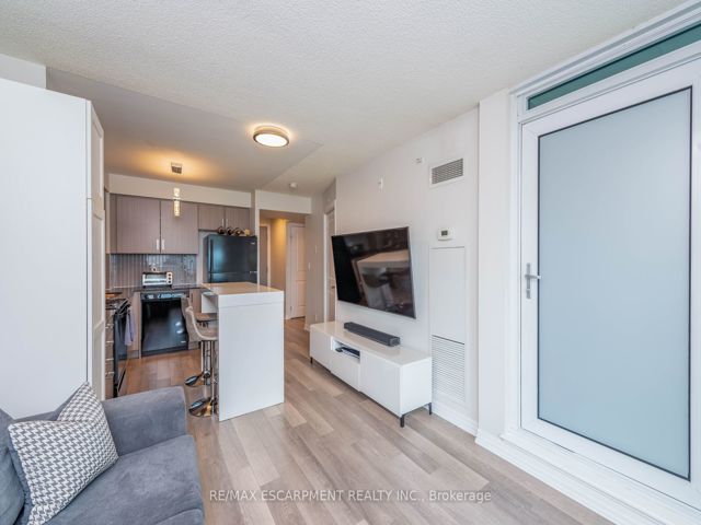 802 - 80 Esther Lorrie Dr