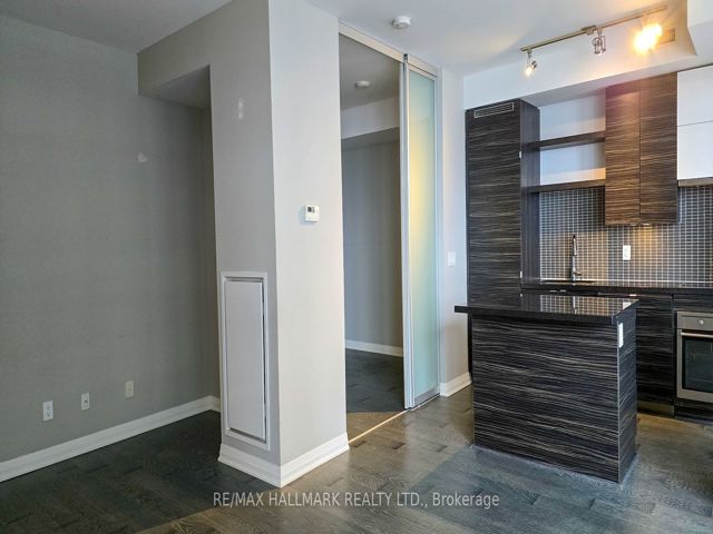 301 - 59 Annie Craig Dr