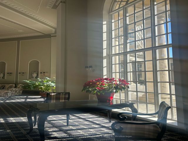 208 - 2285 Lake Shore Blvd W