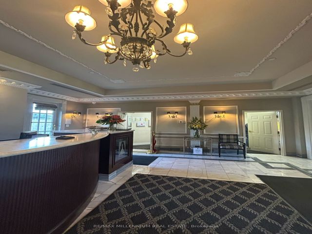 208 - 2285 Lake Shore Blvd W
