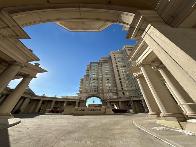 208 - 2285 Lake Shore Blvd W