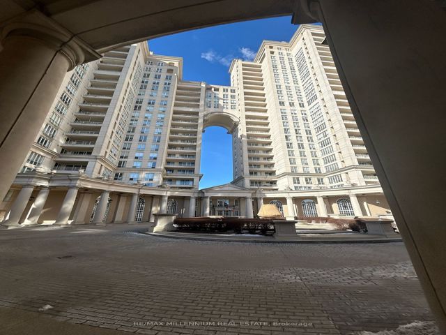 208 - 2285 Lake Shore Blvd W