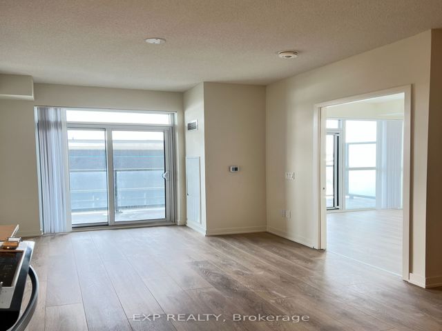 910 - 38 Annie Craig Dr