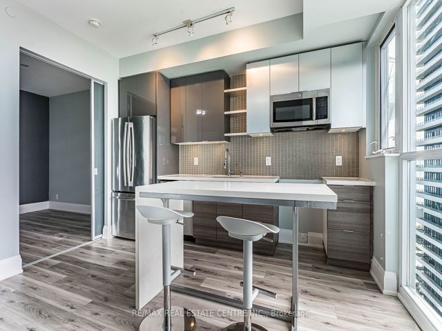2611 - 33 Shore Breeze Dr