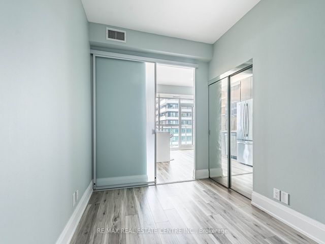 2611 - 33 Shore Breeze Dr