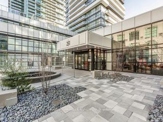 1706 - 251 Manitoba St