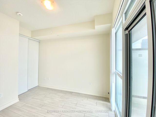 1409 - 38 Annie Craig Dr