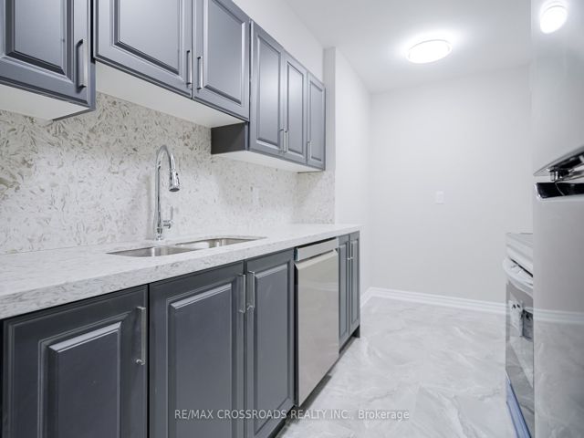 205 - 2825 Islington Ave