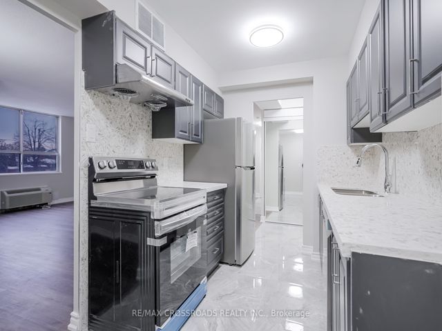 205 - 2825 Islington Ave