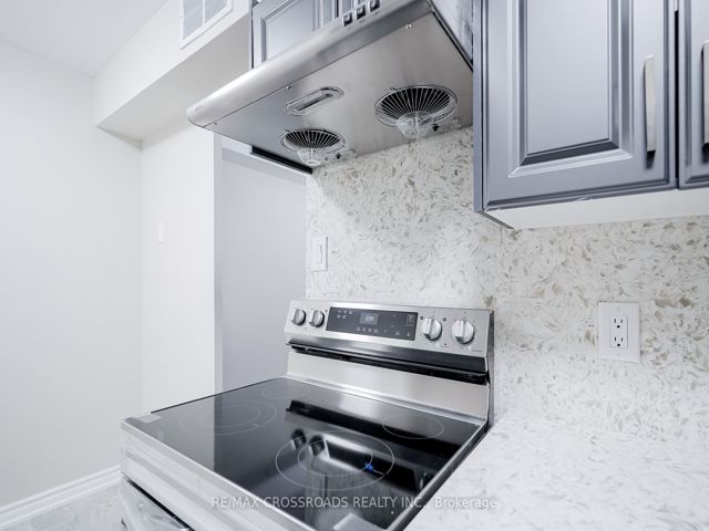 205 - 2825 Islington Ave