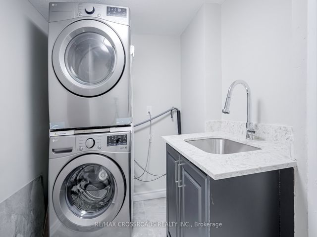 205 - 2825 Islington Ave