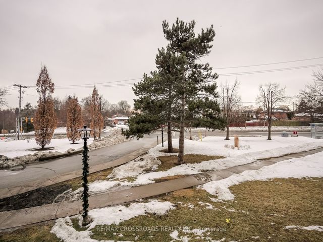 205 - 2825 Islington Ave
