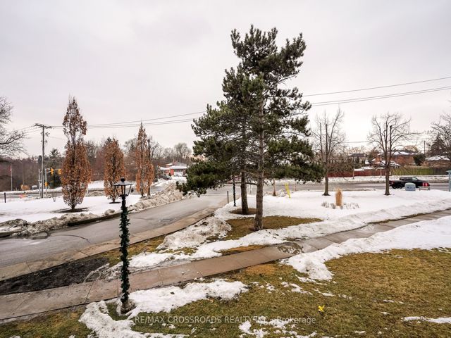 205 - 2825 Islington Ave