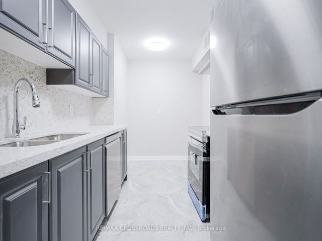 205 - 2825 Islington Ave