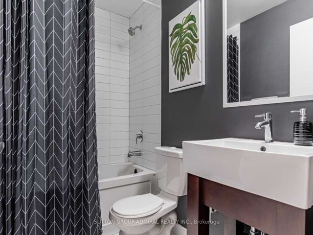 712 - 840 Queens Plate Dr