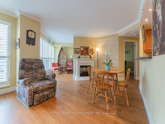 923 - 2267 Lakeshore Blvd W