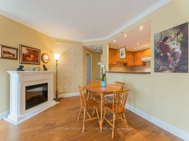 923 - 2267 Lakeshore Blvd W