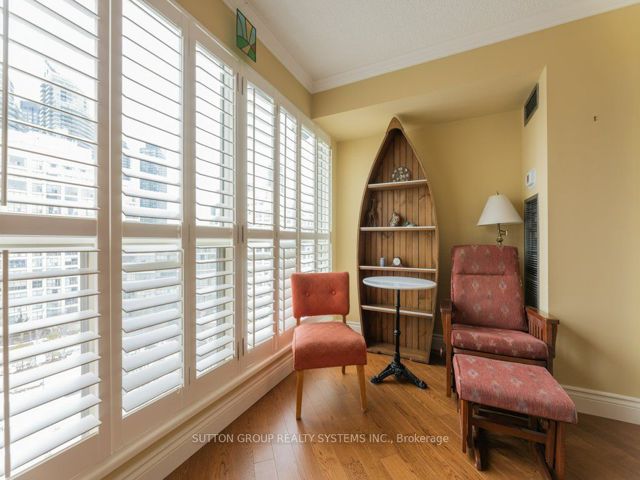 923 - 2267 Lakeshore Blvd W