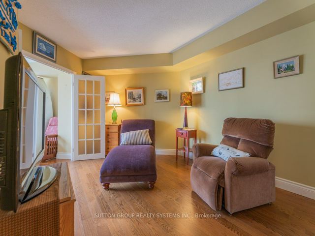 923 - 2267 Lakeshore Blvd W