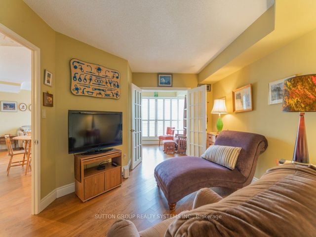923 - 2267 Lakeshore Blvd W