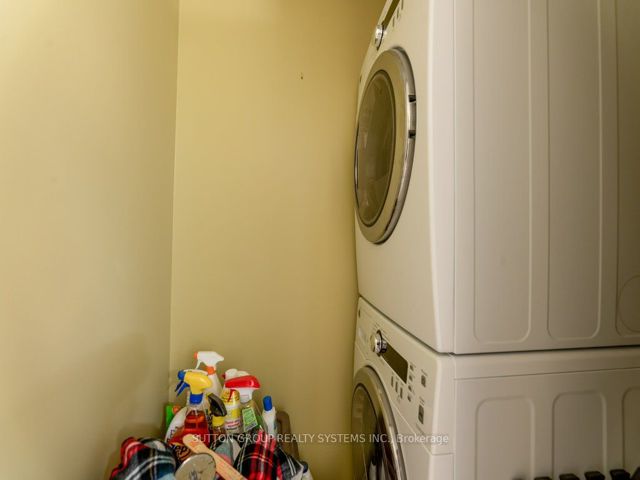 923 - 2267 Lakeshore Blvd W