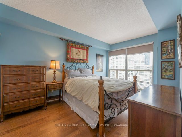 923 - 2267 Lakeshore Blvd W