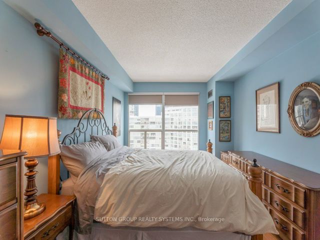 923 - 2267 Lakeshore Blvd W