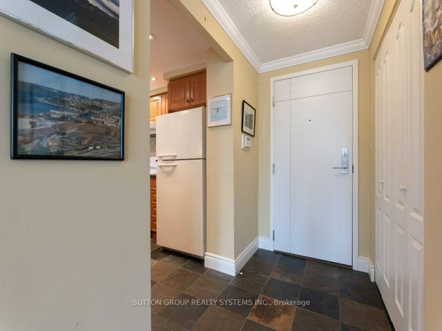 923 - 2267 Lakeshore Blvd W