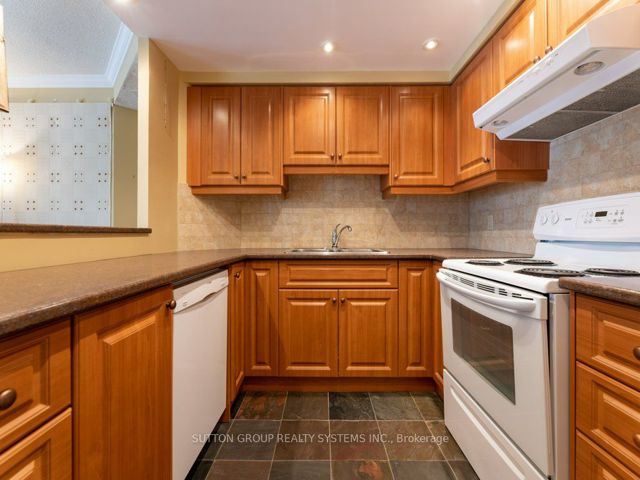 923 - 2267 Lakeshore Blvd W