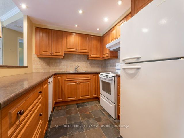 923 - 2267 Lakeshore Blvd W