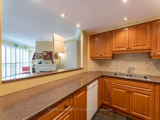 923 - 2267 Lakeshore Blvd W