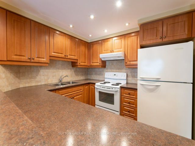923 - 2267 Lakeshore Blvd W