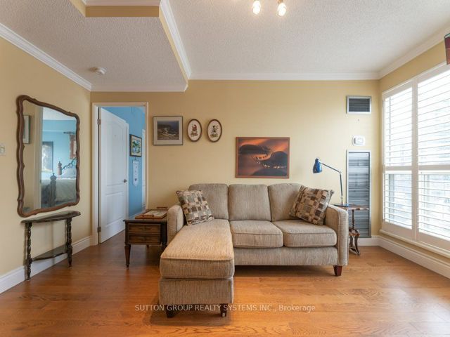 923 - 2267 Lakeshore Blvd W