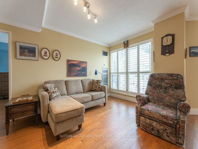 923 - 2267 Lakeshore Blvd W