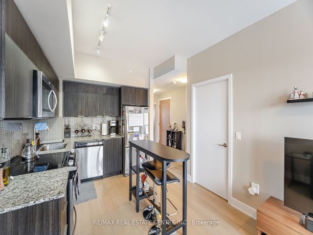2622 - 30 Shore Breeze Dr