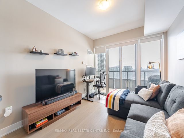 2622 - 30 Shore Breeze Dr