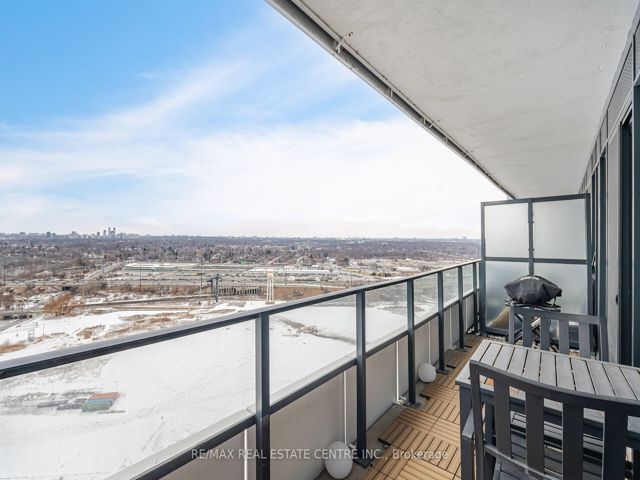 2622 - 30 Shore Breeze Dr
