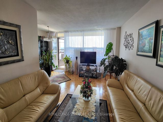912 - 5 Frith Rd