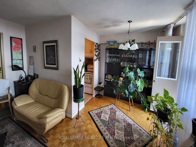912 - 5 Frith Rd