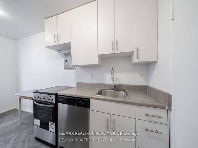 304 - 2507 Eglinton Ave W
