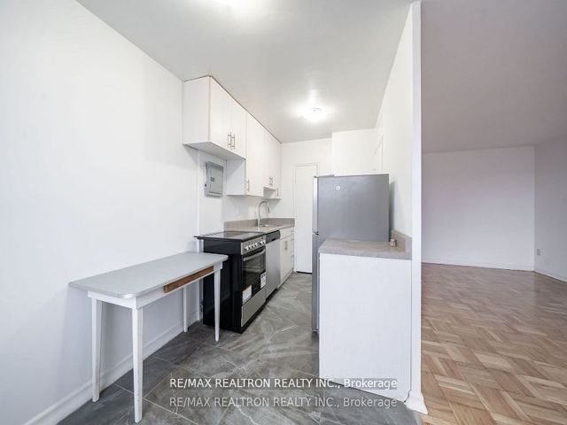 304 - 2507 Eglinton Ave W
