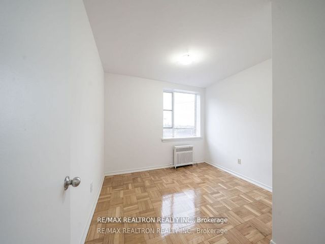 304 - 2507 Eglinton Ave W