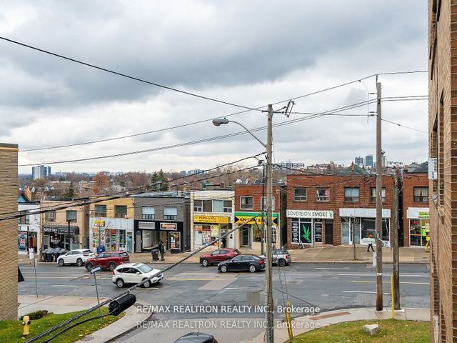 304 - 2507 Eglinton Ave W