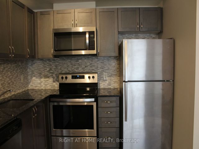 17 - 6 Bicknell Ave